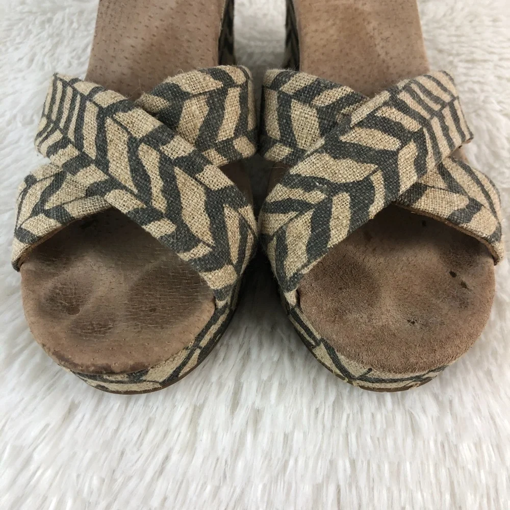 TOMS Chevron Espadrille Type Wedges. EUC.